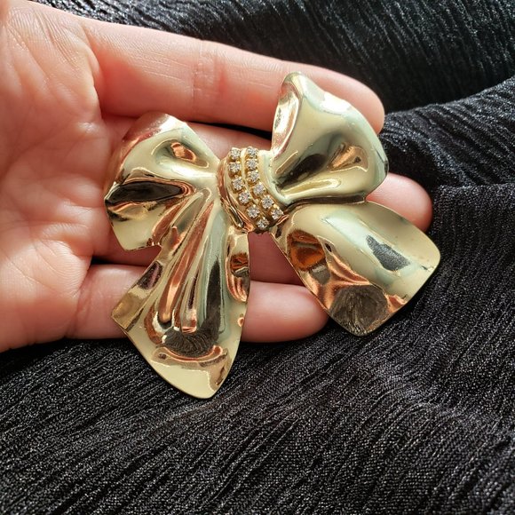 Vintage Large Gold Tone Bow with Rhinestone Centre Collar Pin - Picture 3 of 11